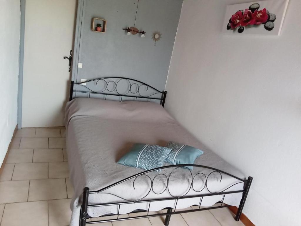 Le H De Sernhac Luaran gambar